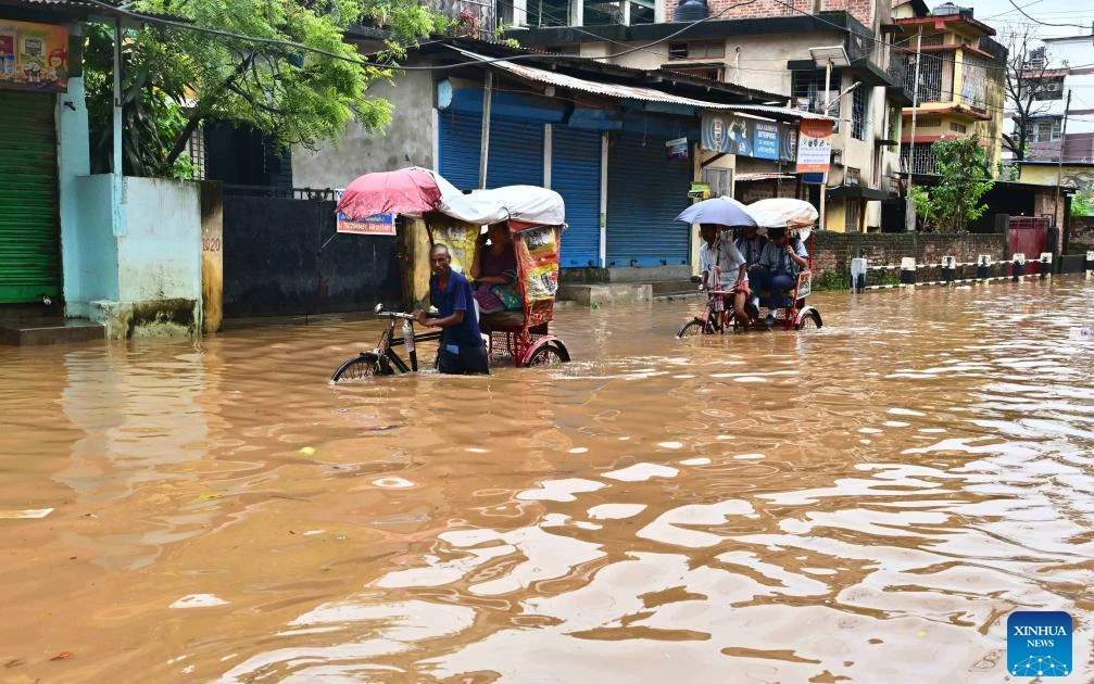 Kondisi banjir bandang yang merendam wilayah permukiman di India