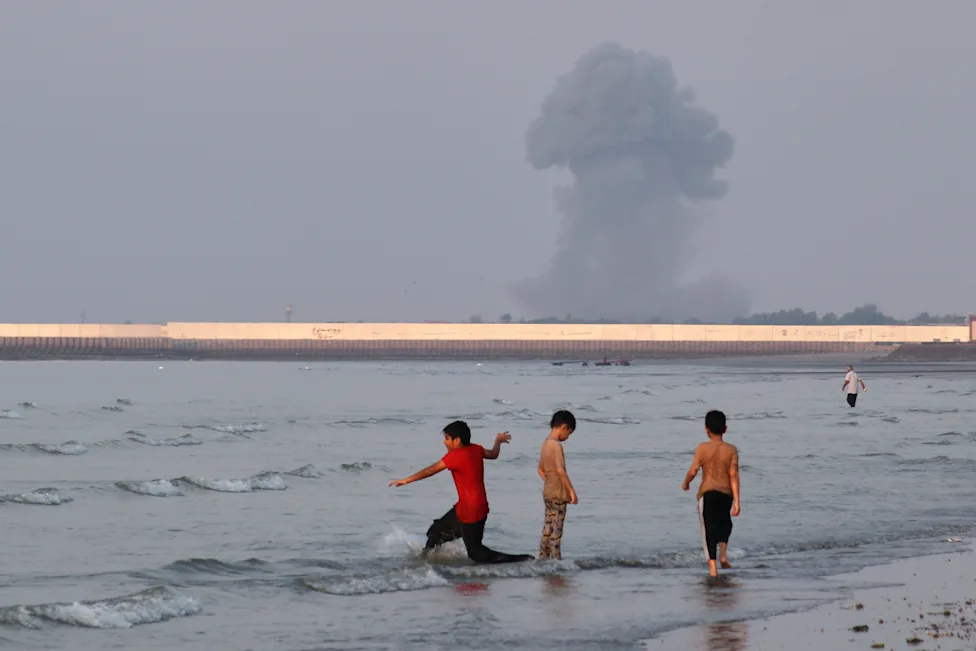 AS Serang Iran, Selat Hormuz Membara dan Blokade Trump Kembali