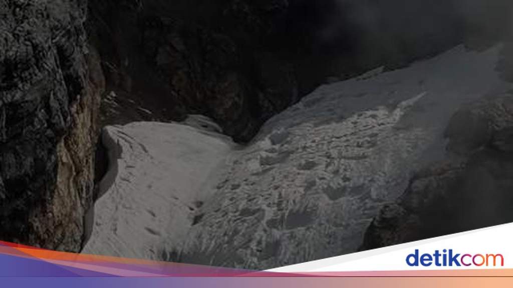 BMKG Prediksi Es Abadi Puncak Jaya Hilang Akhir 2026