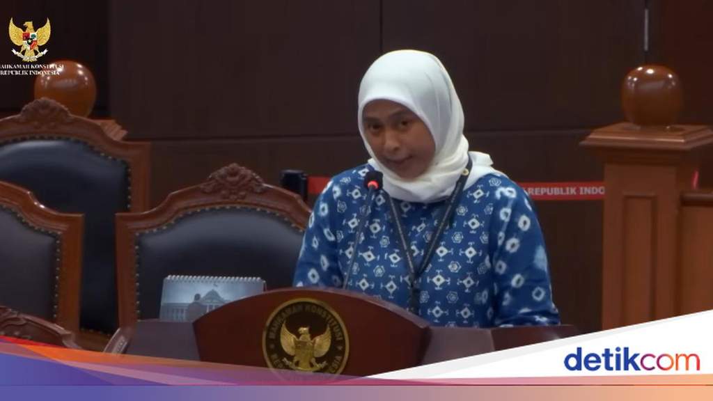 Dosen Unair Lulusan Australia Keluhkan Gaji Minim di Sidang MK