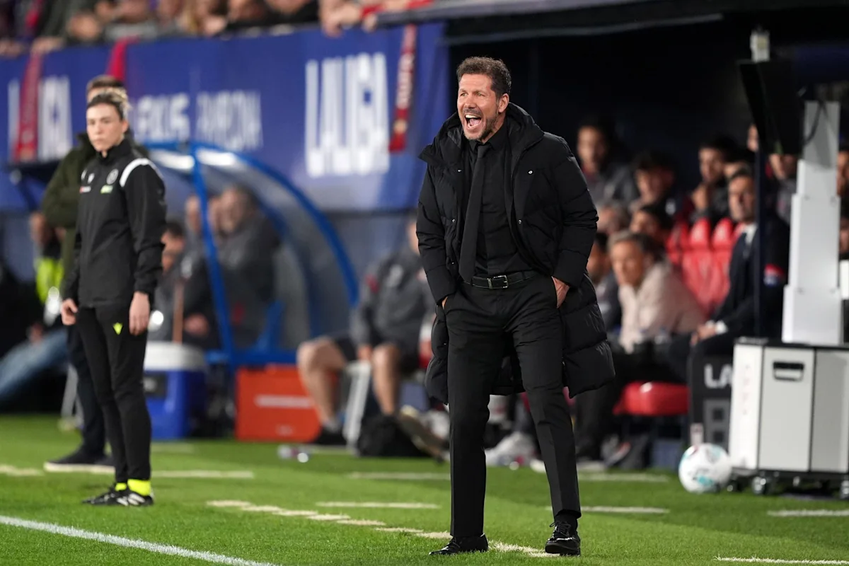 Diego Simeone tanggapi suporter Atletico Madrid yang protes ke Julian Alvarez