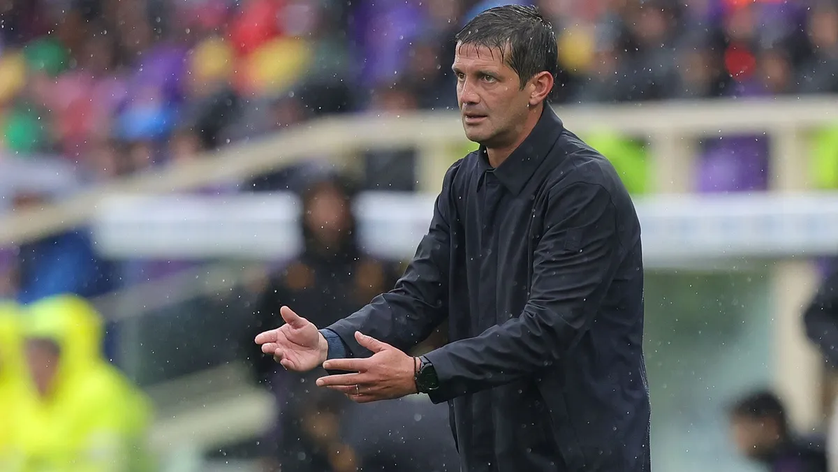 Cristian Chivu sindir Juventus dan AC Milan soal status laga papan atas Serie A
