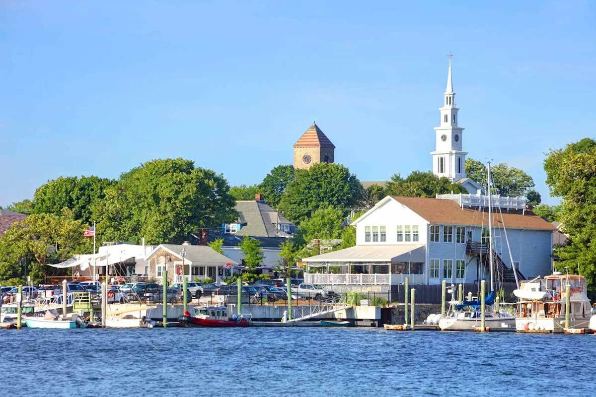 Pesona keindahan kota kecil Warren di Rhode Island