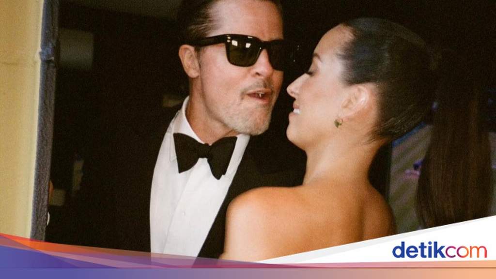 Gaya Mesra Brad Pitt dan Ines de Ramon di Nikahan Taylor Swift
