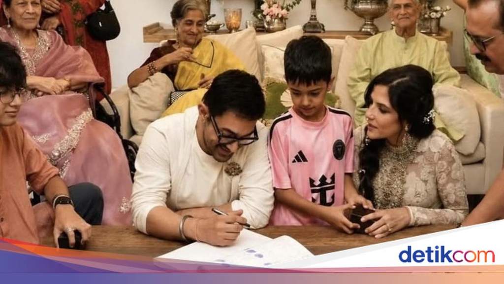 Aamir Khan Menikah Lagi di Usia 61 Tahun Pakai Kaos Putih