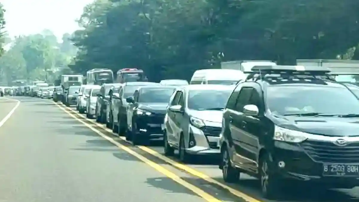 Jalur Puncak Bogor Macet Pagi Ini, Antrean Capai Ciawi