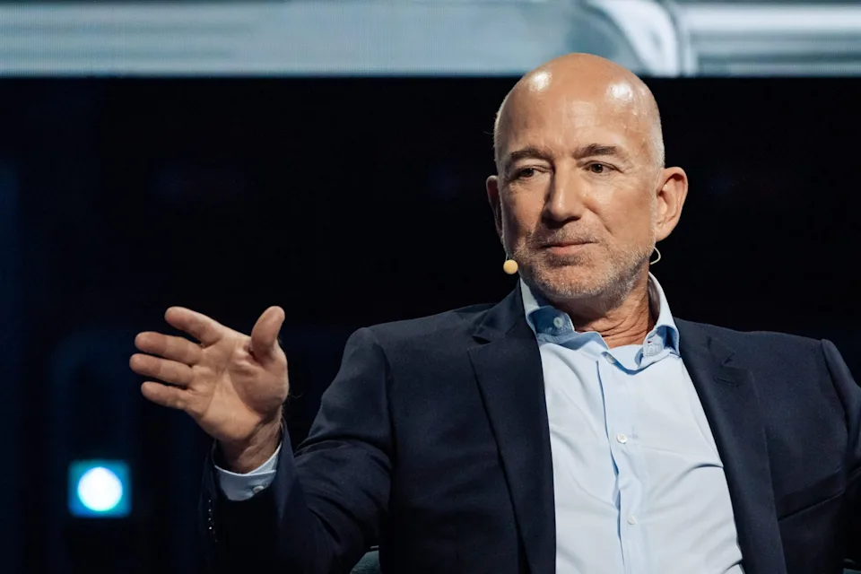 Jeff Bezos Dikabarkan Incar Saham Klub Sepak Bola Liverpool FC