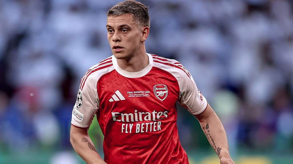 Leandro Trossard saat mengenakan seragam Arsenal di lapangan hijau
