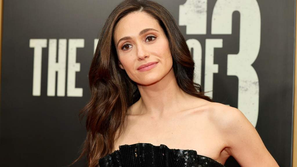 Kisah Emmy Rossum Menikah Rahasia karena Ultimatum Mantan Pacar