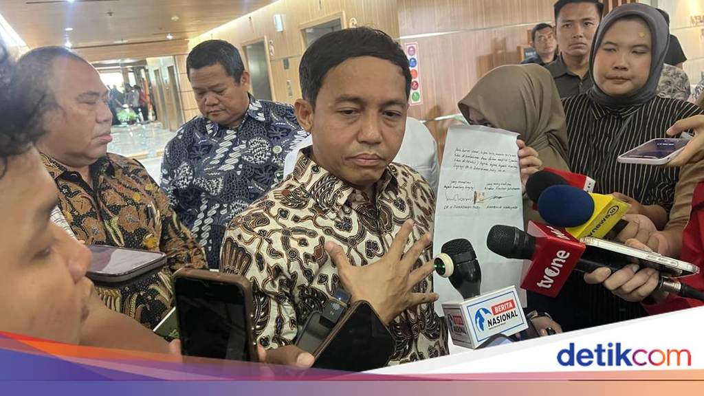 Menhut Raja Juli Akui Kembalikan Amplop dari Bupati Kuansing