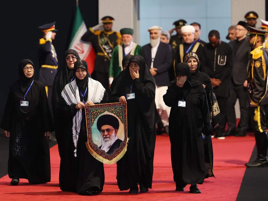 Suasana pelayat melepas kepergian mantan Pemimpin Tertinggi Iran.