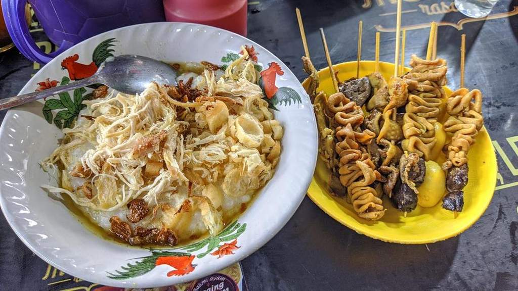 Nasi Uduk vs Bubur Ayam, Mana Sarapan Paling Sehat?