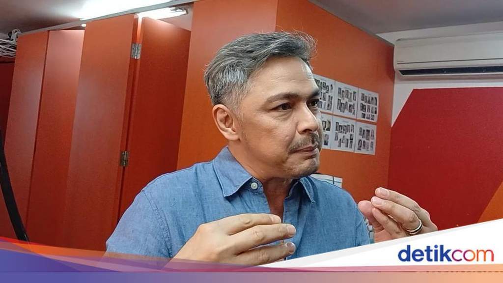 Thomas Djorghi saat mengenang memori dan kebaikan mendiang ibundanya.