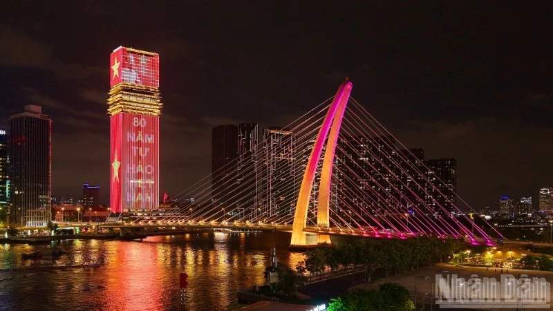 Sudut estetik lanskap modern Kota Ho Chi Minh yang terus berkembang pesat.