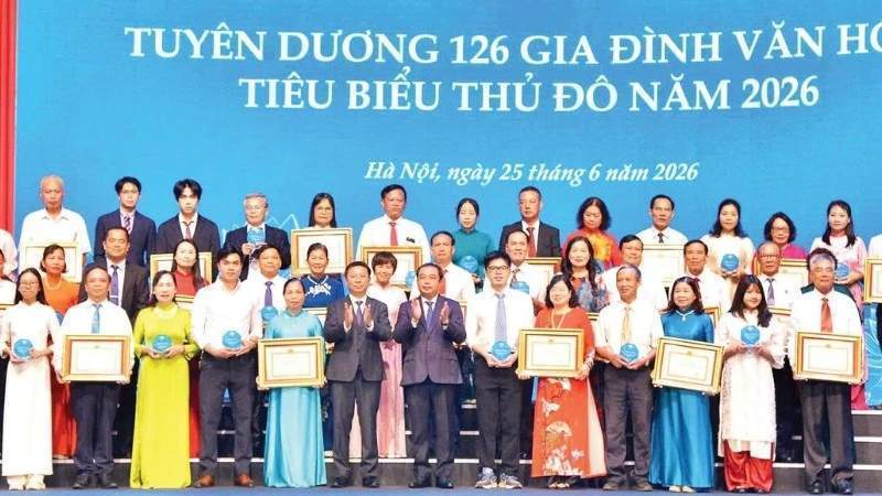 Aktivitas harmonis keluarga lintas generasi di Hanoi